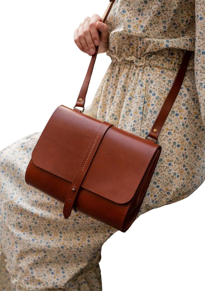 The Elowen Classic Crossbody Bag