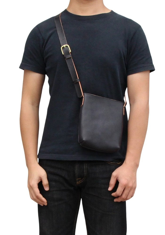 Voren Leather Crossbody Pouch